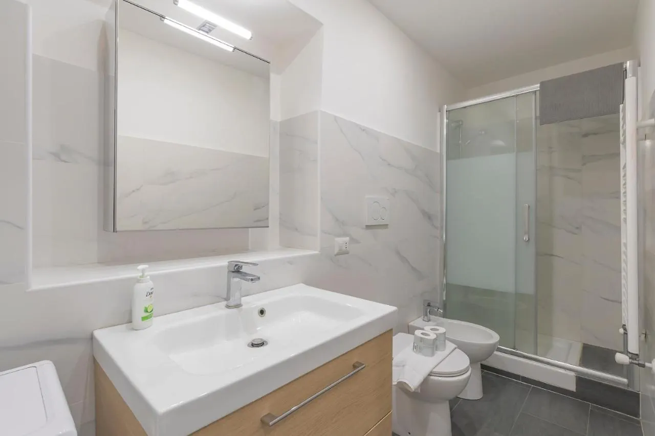 Renovated Apartment Near Loreto Padova 78 Milán 0*,